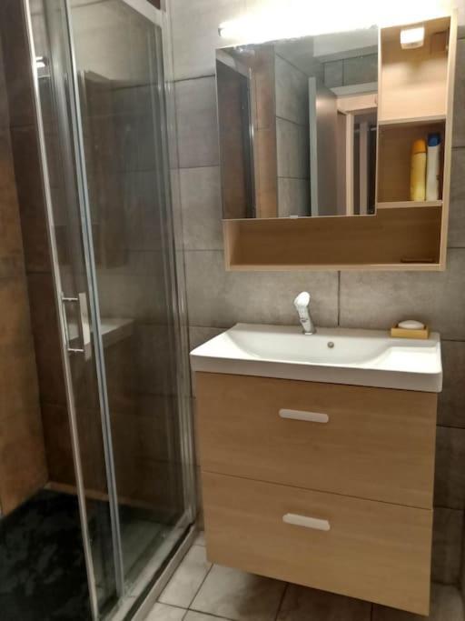 Gonnelles Appartement T3 Centre Ville Rdc D أجان المظهر الخارجي الصورة